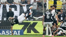 Jordan Barrera jogador do Botafogo marca gol de bicicleta - Foto: Joisel Amaral/AGIF