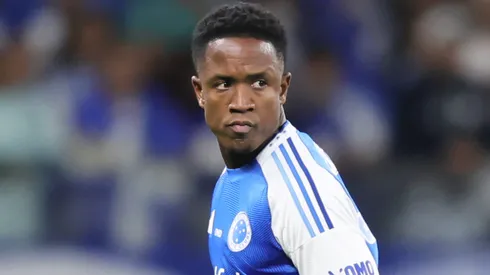 Luis Sinisterra briga pela titularidade do Cruzeiro nesta reta final de temporada