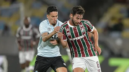 Martinelli jogador do Fluminense disputa lance com Dodi jogador do Grêmio - Foto: Thiago Ribeiro/AGIF