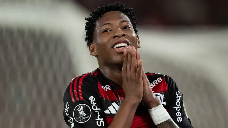 Gonzalo Plata, do Flamengo, solta provocação ao Vasco em festa de título da Libertadores