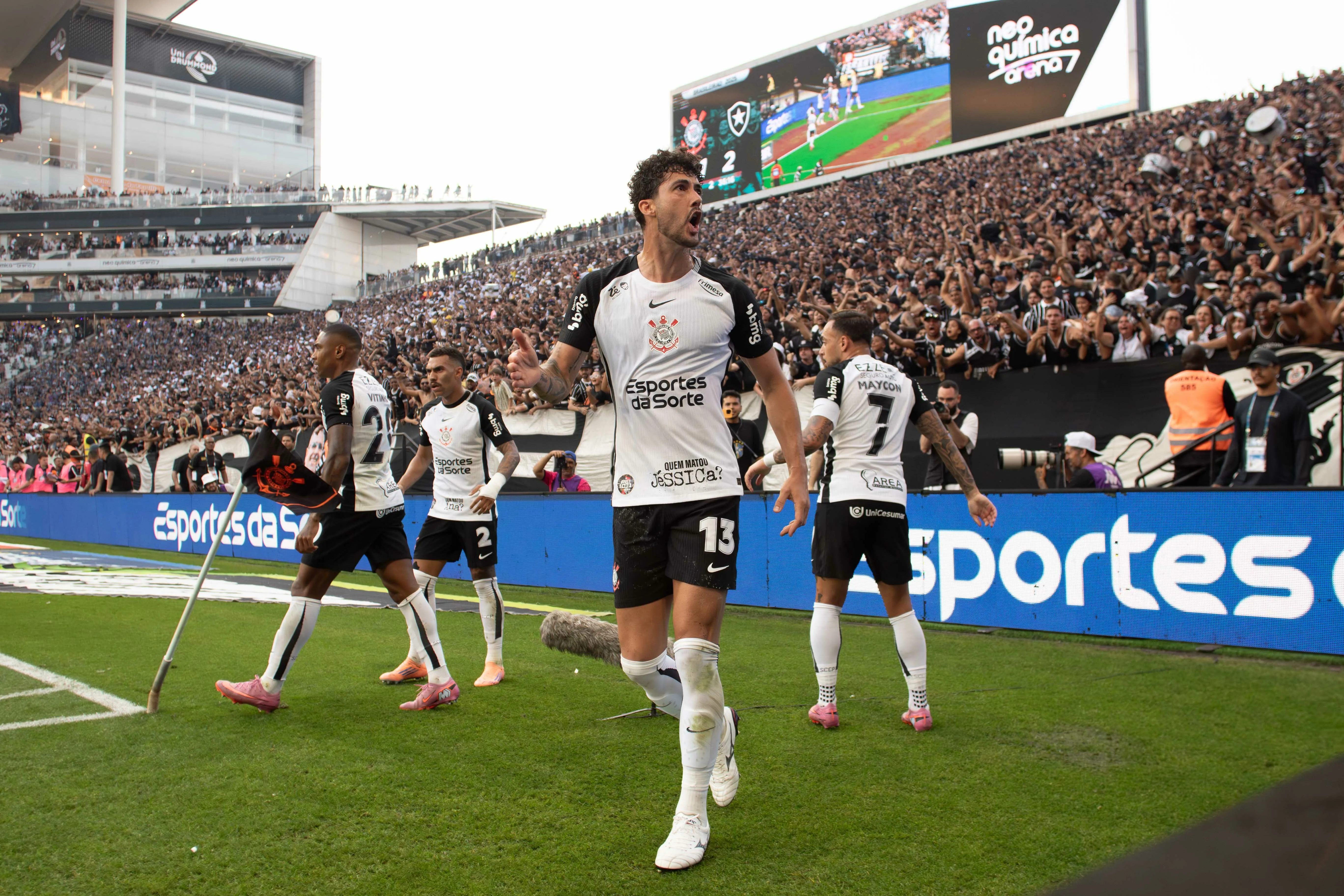 Gustavo Henrique Jogador do Corinthians comemora seu gol com  jogador da sua equipe. Foto: Joisel Amaral/AGIF