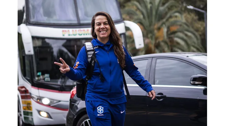 Camilla Orlando comandando a Seleção Sub-20. Foto: Ramiro Cicao/CBF