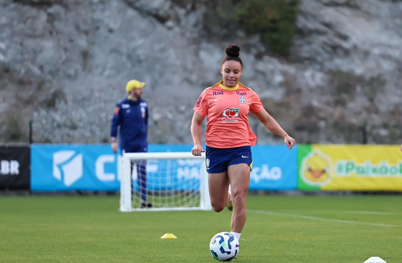 Dudinha durante treinos com a seleção. Foto: Lívia Villas Boas/CBF