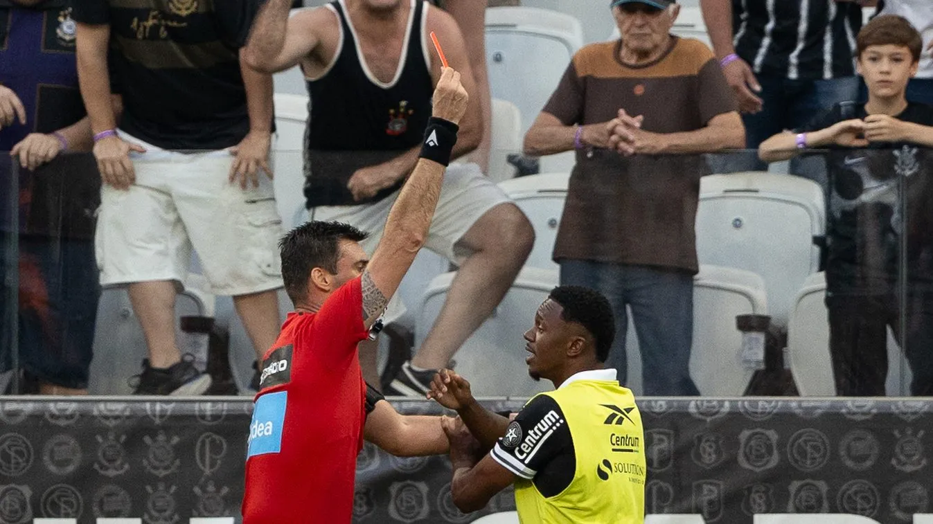 Jeffinho é expulso após confusão em Botafogo e Corinthians – Foto: Joisel Amaral/AGIF