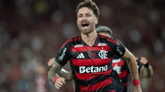 Léo Pereira pode assumir a vice-liderança dos maiores campeões do clube – Foto: Thiago Ribeiro/AGIF