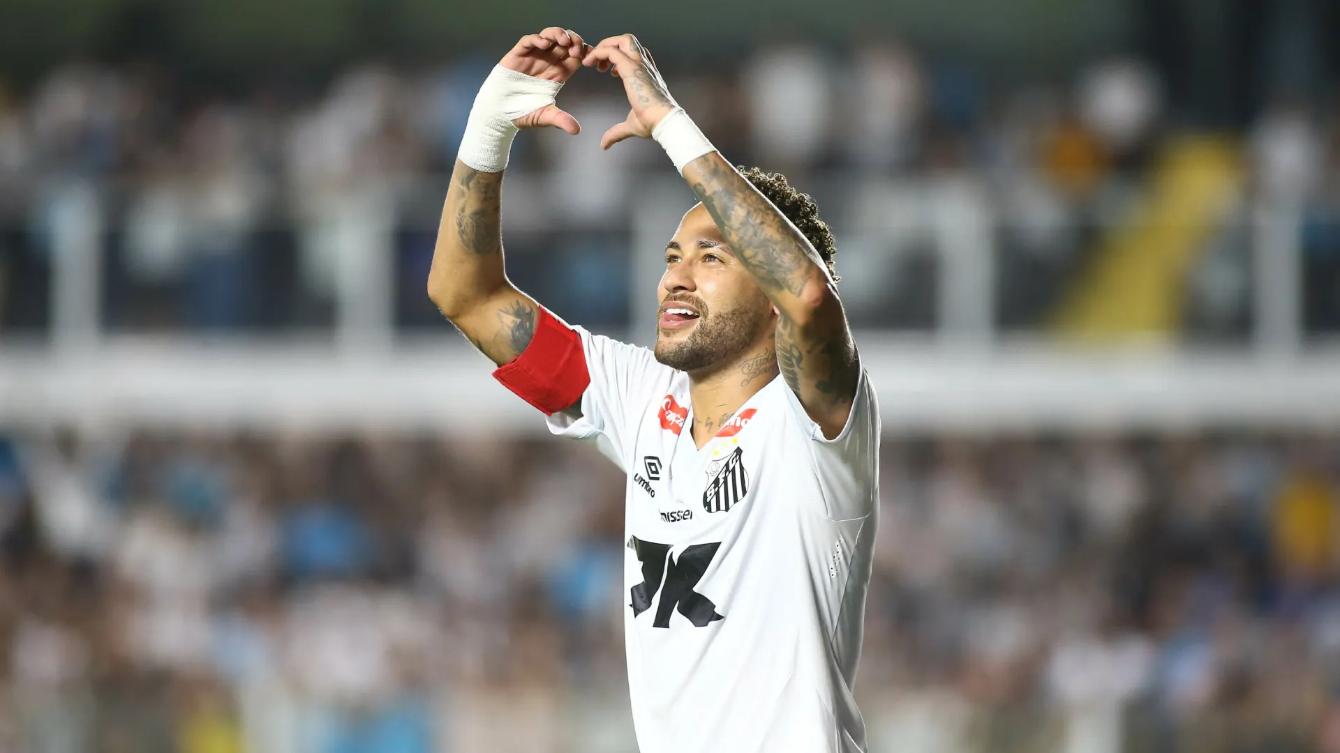 Neymar tem sido fundamental para o Santos na luta contra o Z-4 – Foto: Mauricio De Souza/AGIF
