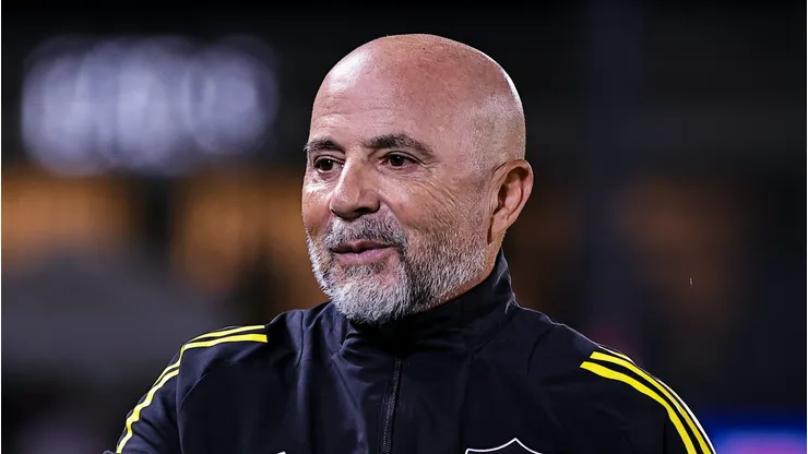 Jorge Sampaoli durante partida do Galo em Bragança Paulista