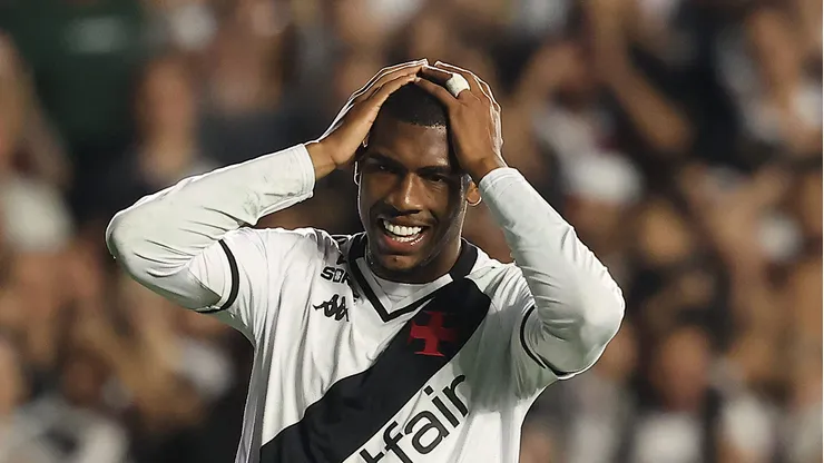 Rayan durante partida pelo Vasco válida pelo Brasileirão Betano