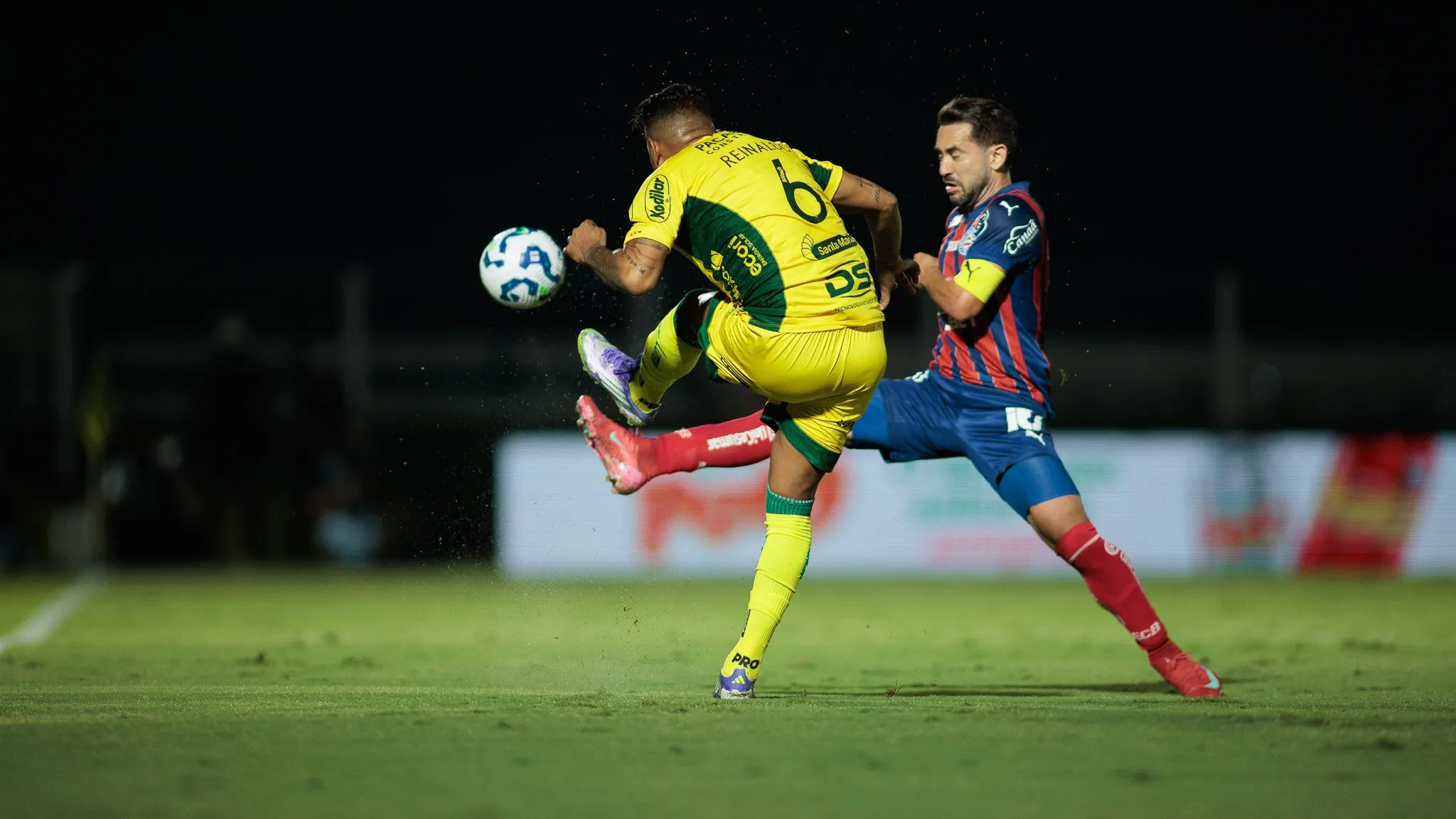 Reinaldo jogador do Mirassol durante partida contra o Bahia no estadio Jose Maria de Campos Maia pelo campeonato Brasileiro A 2025. Foto: Vinicius Silva/AGIF