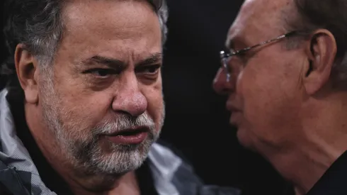 SP - SAO PAULO - 20/11/2025 - BRASILEIRO A 2025, CORINTHIANS X SAO PAULO - Osmar Stabile presidente do Corinthians e Julio Casares presidente do Sao Paulo durante partida no estadio Arena Corinthians pelo campeonato Brasileiro A 2025. Foto: Ettore Chiereguini/AGIF