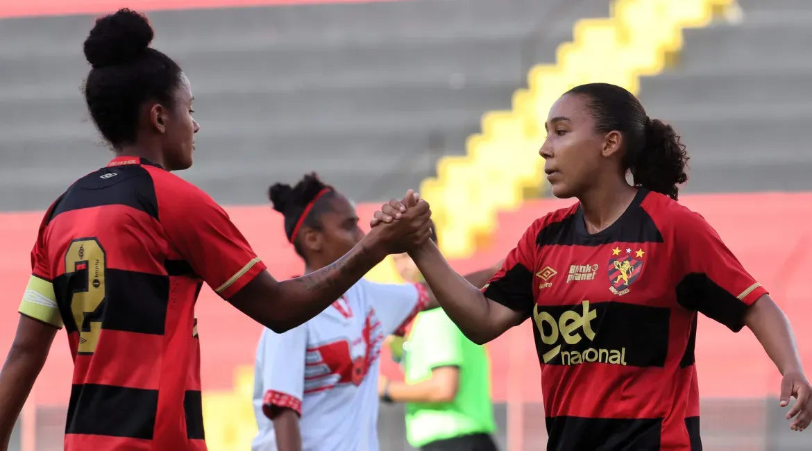 Jogadoras do Sport em campo