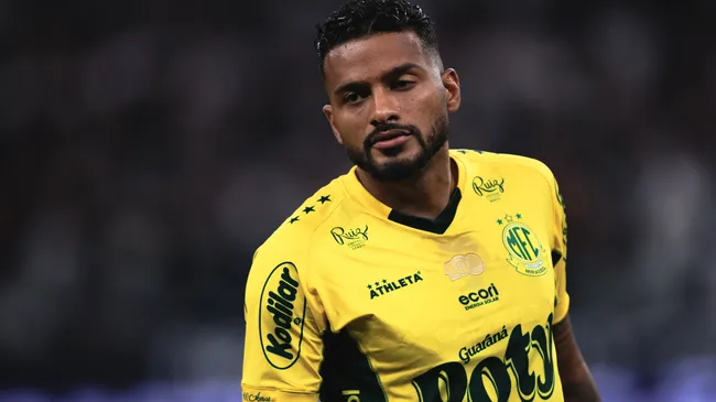 Reinaldo pode desfalcar o Mirassol contra o Vaco – Foto: Ettore Chiereguini/AGIF