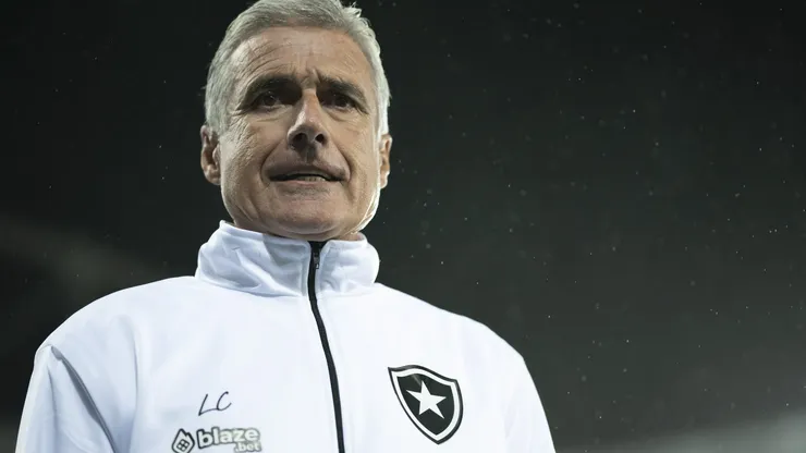RJ - RIO DE JANEIRO - 27/06/2023 - LUIS CASTRO, TECNICO DO BOTAFOGO - Luis Castro, tecnico do Botafogo, no Engenhao, na temporadas de 2022 e 2023. Durante Foto: Jorge Rodrigues/AGIF