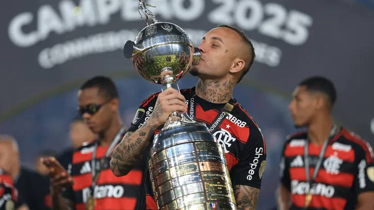 Atacante tem o futuro incerto - Foto: Buda Mendes/Getty Images.