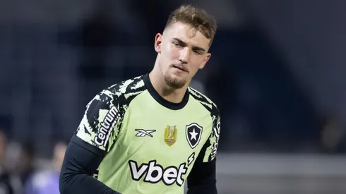 Leo Linck goleiro do Botafogo durante partida contra o Bragantino no estadio Cicero De Souza Marques pelo campeonato Copa Do Brasil 2025. Foto: Joisel Amaral/AGIF