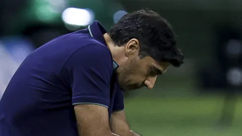Abel Ferreira, técnico do Palmeiras em partida pelo campeonato brasileiro (Foto: Ricardo Moreira/Getty Images)