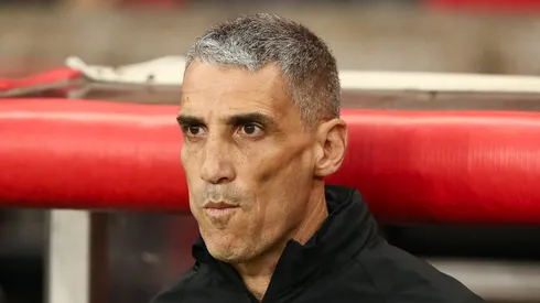 Vojvoda, técnico do Santos em partida pelo campeonato brasileiro (Foto: Pedro H. Tesch/Getty Images)