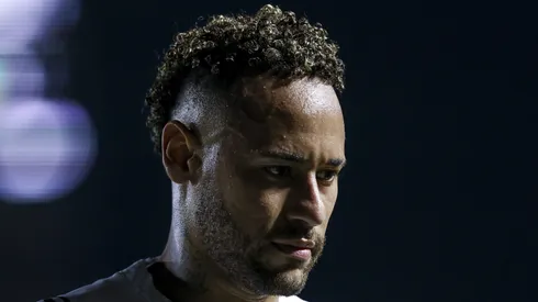 Neymar, atacante do Santos em partida pelo campeonato brasileiro (Foto: Ricardo Moreira/Getty Images)