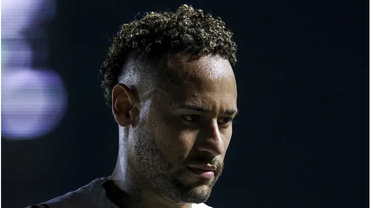 Neymar, atacante do Santos em partida pelo campeonato brasileiro (Foto: Ricardo Moreira/Getty Images)
