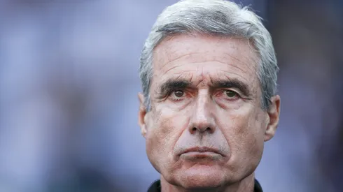 Ex-Botafogo, Luís Castro aceitou ouvir proposta do Grêmio para treinar time em 2026