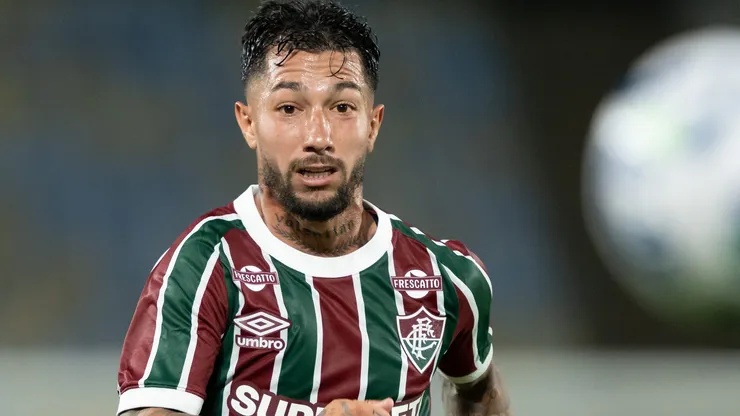 Lucho Acosta enfrentará o Grêmio pendurado com dois cartões amarelos