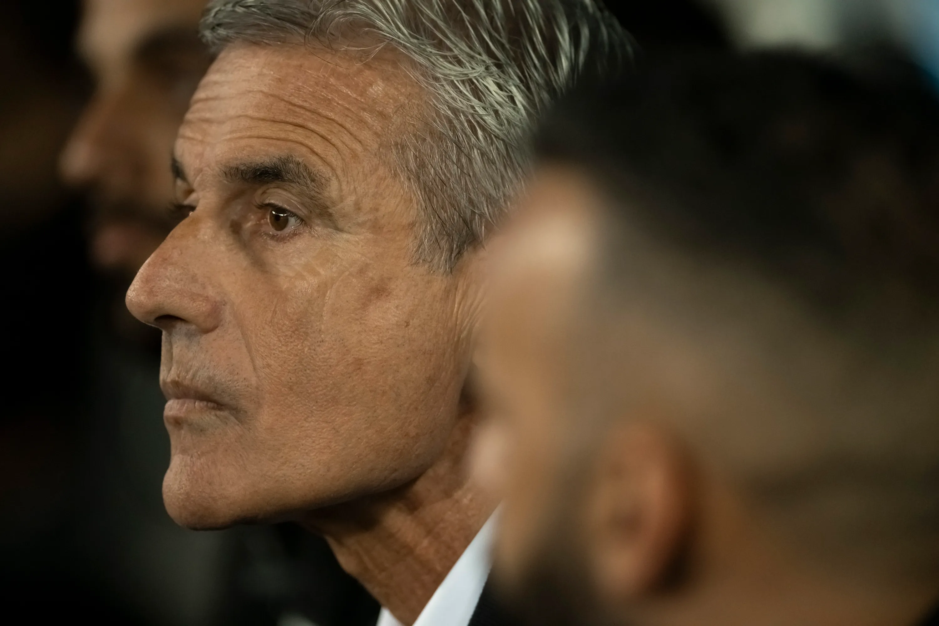 Luís Castro já teve experiência anterior no Brasil ao treinar o Botafogo – Foto: Jorge Rodrigues/AGIF