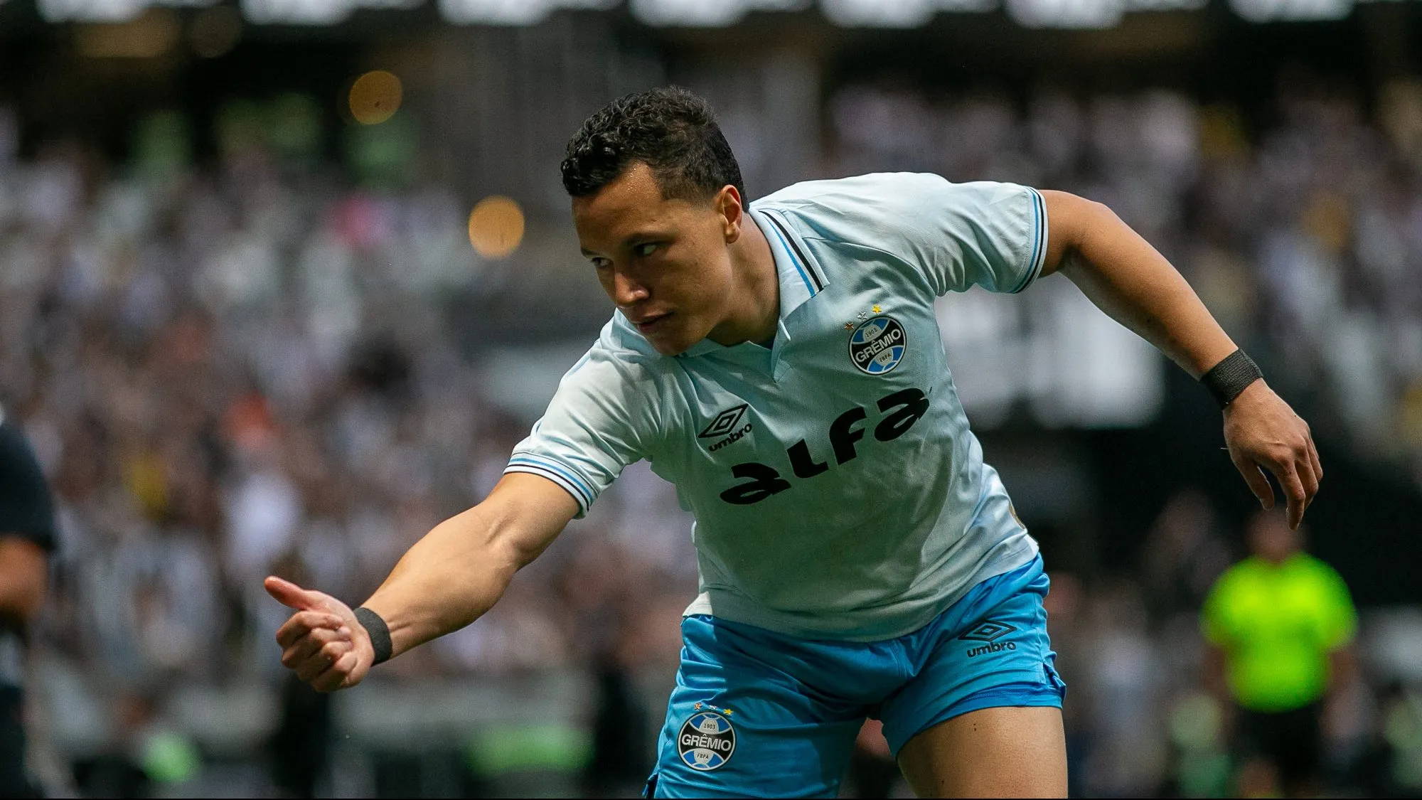 Marlon está liberado para jogar contra o Fluminense  – Foto: Fernando Moreno/AGIF