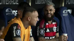 Michael e Everton Cebolinha no banco de reservas do Flamengo durante partida pelo Brasileiro