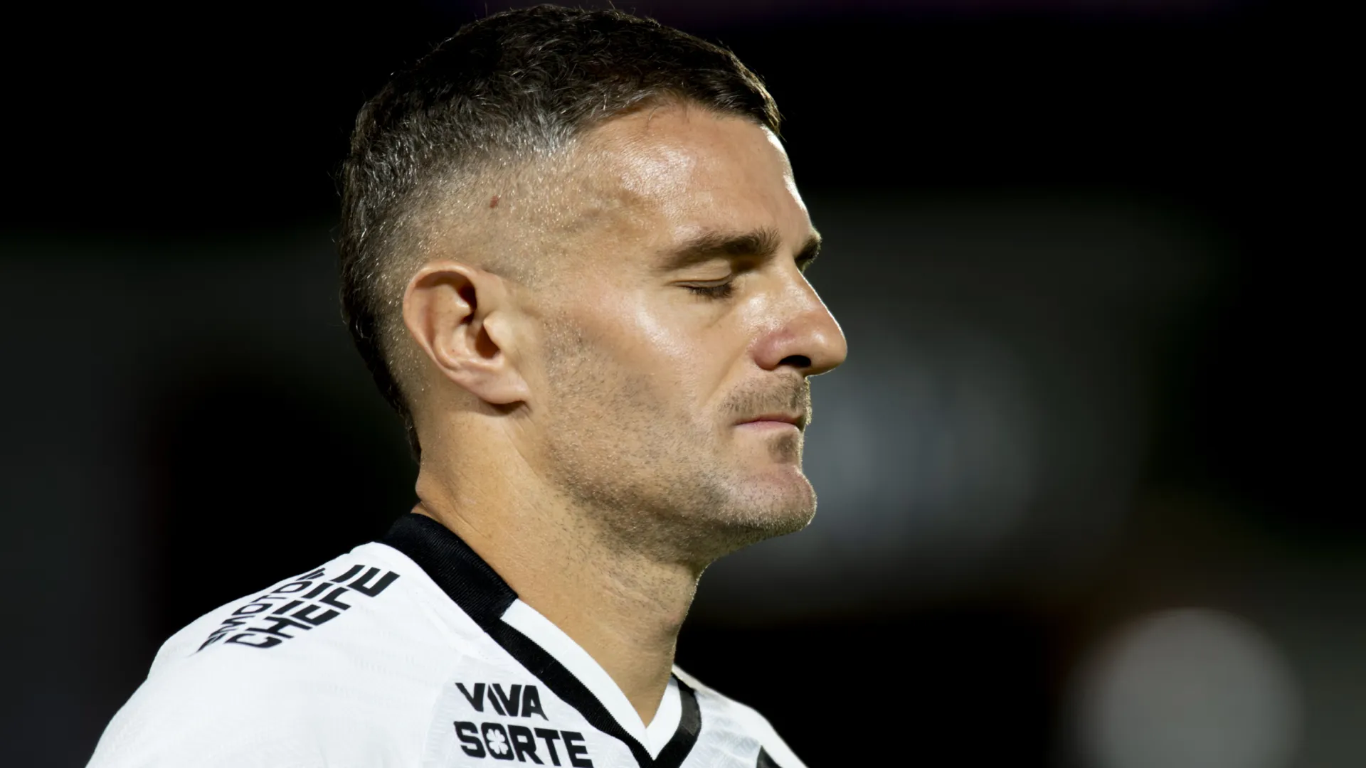 Pablo Vegetti vive jejum de gols no Vasco – Foto: Anderson Romão/AGIF