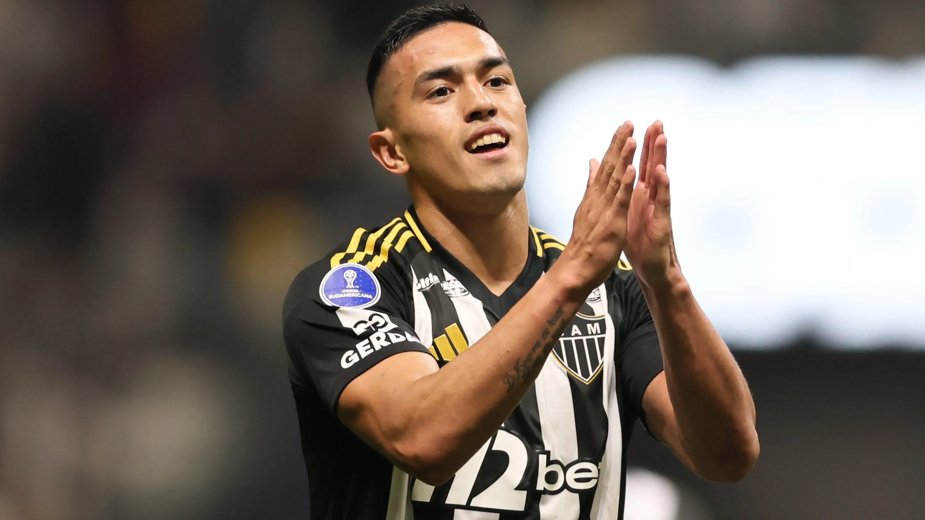 Cuello comemora seu gol durante partida contra o Godoy Cruz no estadio Arena MRV pelo campeonato Copa Sul-americana 2025. Foto: Gilson Lobo/AGIF