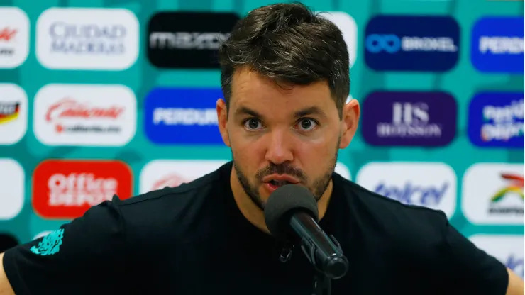 Nicolás Larcamón, técnico . (Photo by Leopoldo Smith/Getty Images)
