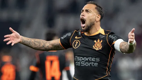 SP - SAO PAULO - 18/10/2025 - BRASILEIRO A 2025, CORINTHIANS X ATLETICO-MG - Maycon jogador do Corinthians comemora seu gol durante partida contra o Atletico-MG no estadio Arena Corinthians pelo campeonato Brasileiro A 2025. Foto: Joisel Amaral/AGIF