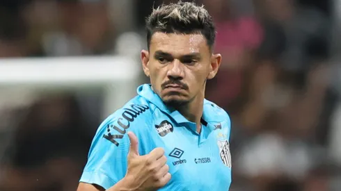 Atacante tem o futuro incerto - Foto: Gilson Lobo/AGIF.