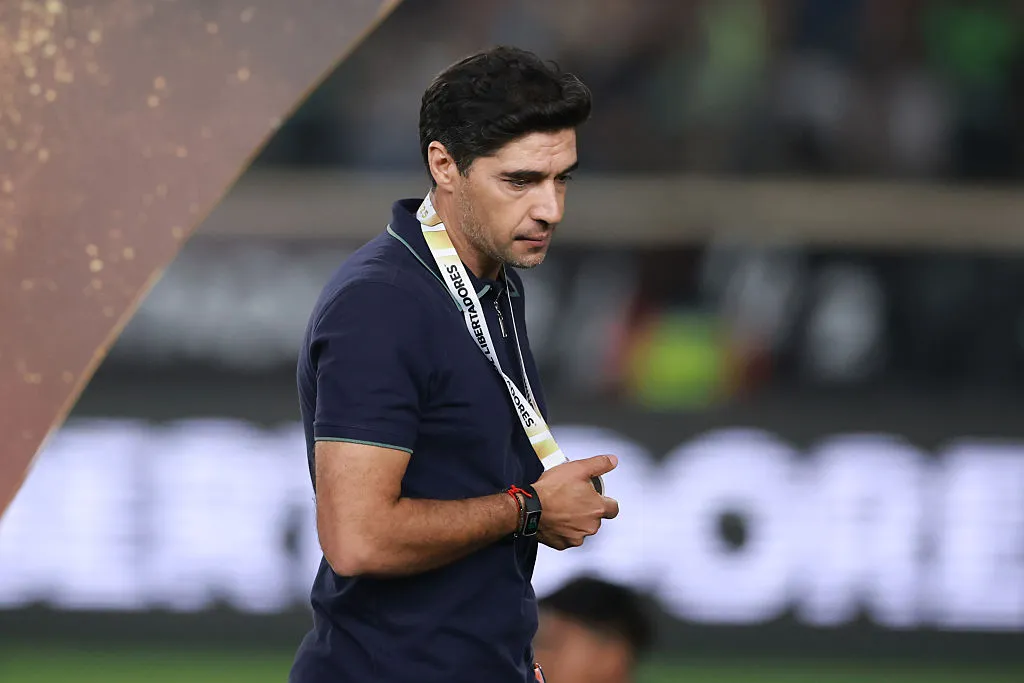Abel Ferreira vem sendo muito criticado no Palmeiras. Foto: Hector Vivas/Getty Images)