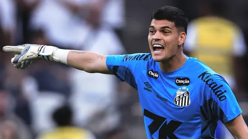 SP – SAO PAULO – 18/05/2025 – BRASILEIRO A 2025, CORINTHIANS X SANTOS – Gabriel Brazao goleiro do Santos durante partida contra o Corinthians no estadio Arena Corinthians pelo campeonato Brasileiro A 2025. Foto: Ettore Chiereguini/AGIF