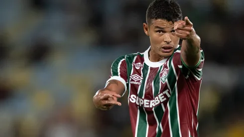 RJ - RIO DE JANEIRO - 27/11/2025 - BRASILEIRO A 2025, FLUMINENSE X SAO PAULO - Thiago Silva jogador do Fluminense durante partida contra o Sao Paulo no estadio Maracana pelo campeonato Brasileiro A 2025. Foto: Jorge Rodrigues/AGIF