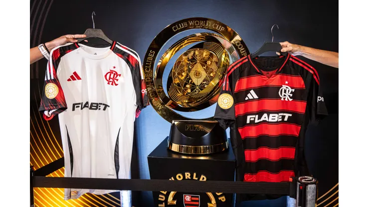 Troféu do Super Mundial. Foto: Hermes de Paula / Flamengo