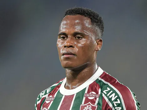 Ex-Fluminense e especulado no Flamengo, Jhon Arias se apaga na Inglaterra e vai para o banco de reservas
