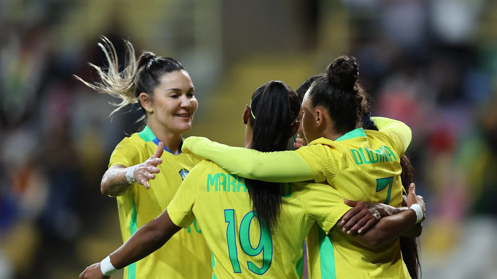 Jogadoras da Seleção Brasileira Feminina celebram gol contra Portugal