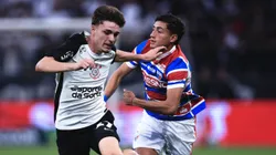 Breno Bidon jogador do Corinthians disputa lance com Herrera jogador do Fortaleza - Foto: Ettore Chiereguini/AGIF