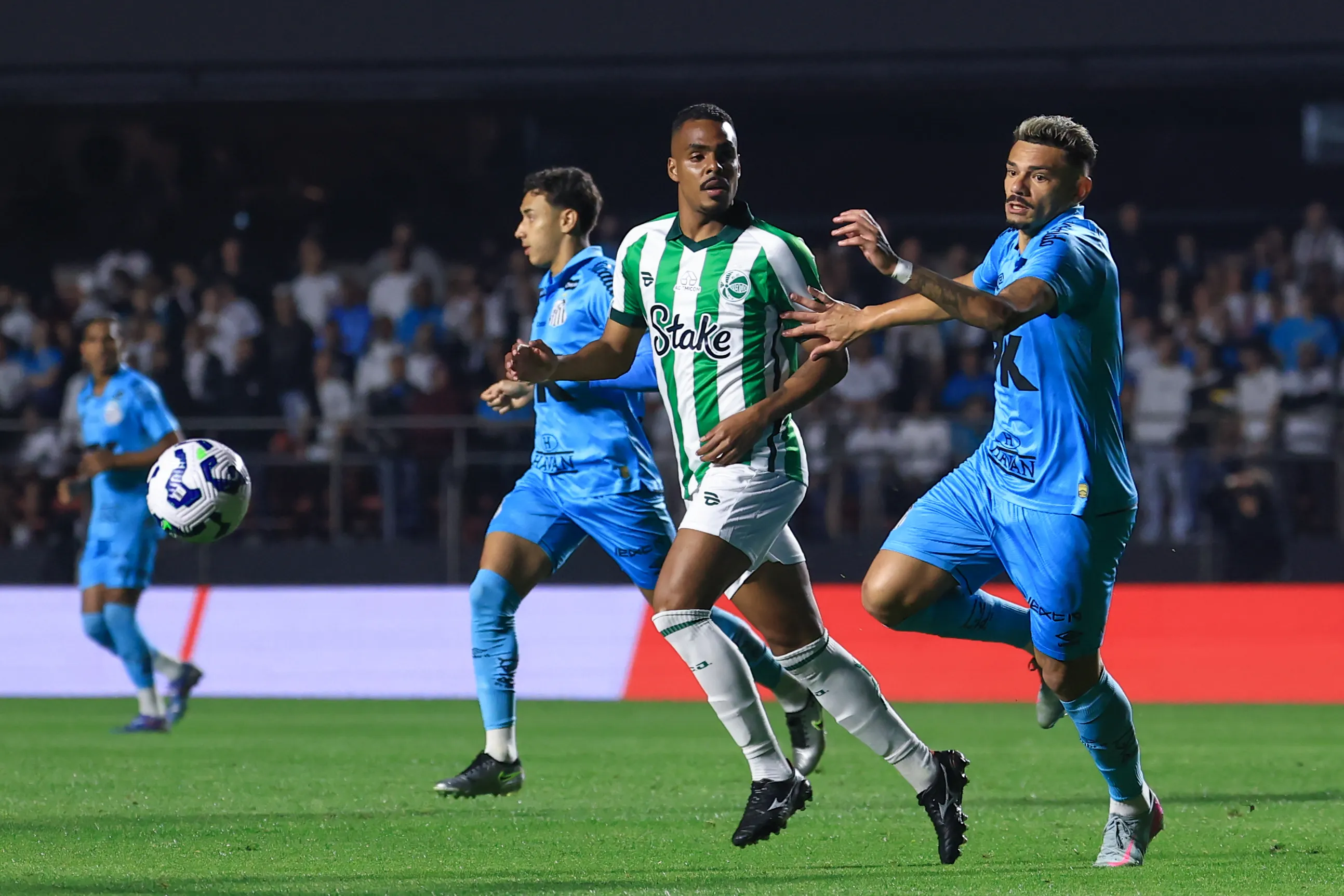 Tiquinho Soares jogador do Santos durante partida contra o Juventude no estadio Morumbi pelo campeonato Brasileiro A 2025. Foto: Marcello Zambrana/AGIF