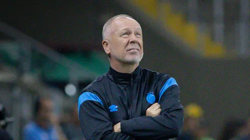 Mano Menezes foi alvo de críticas em Grêmio x Fluminense