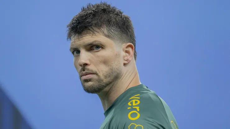 Tiago Volpi faz uma temporada irregular pelo Grêmio