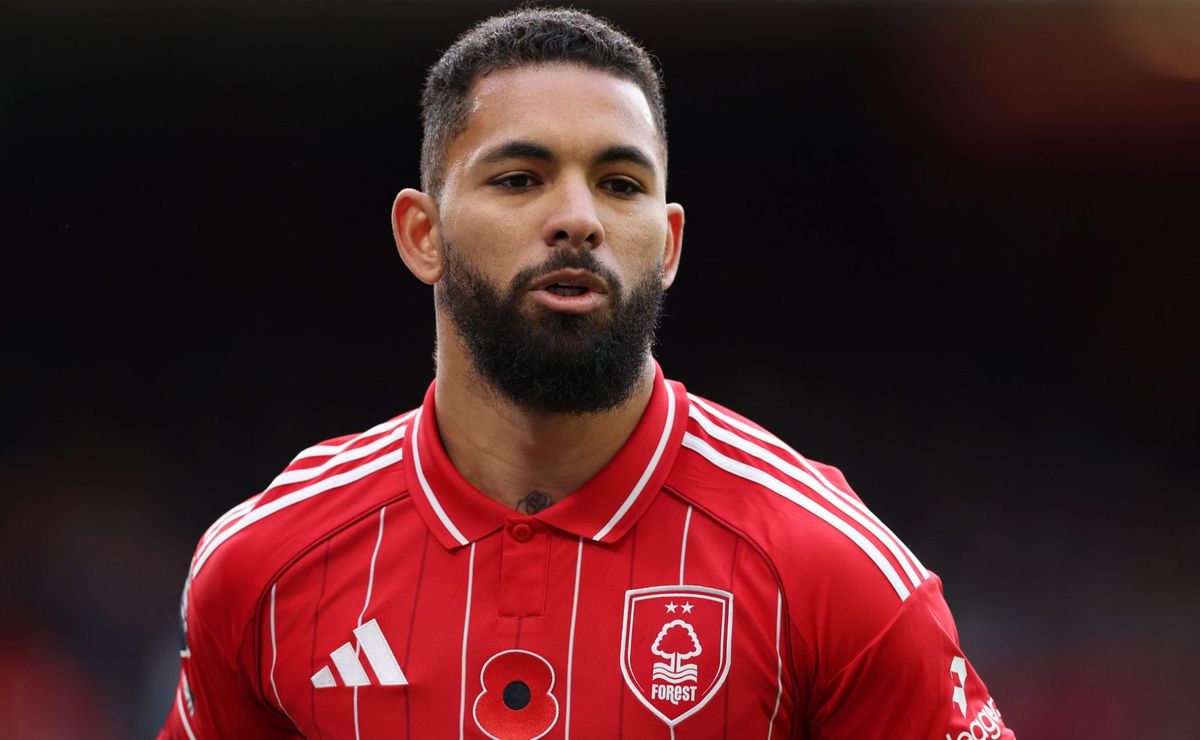 Vasco sonha com volta de Douglas Luiz e Pedrinho revela: “Já teve contato com a diretoria”