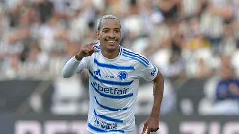 Matheus Pereira comemorando gol diante do Fogo no primeiro turno