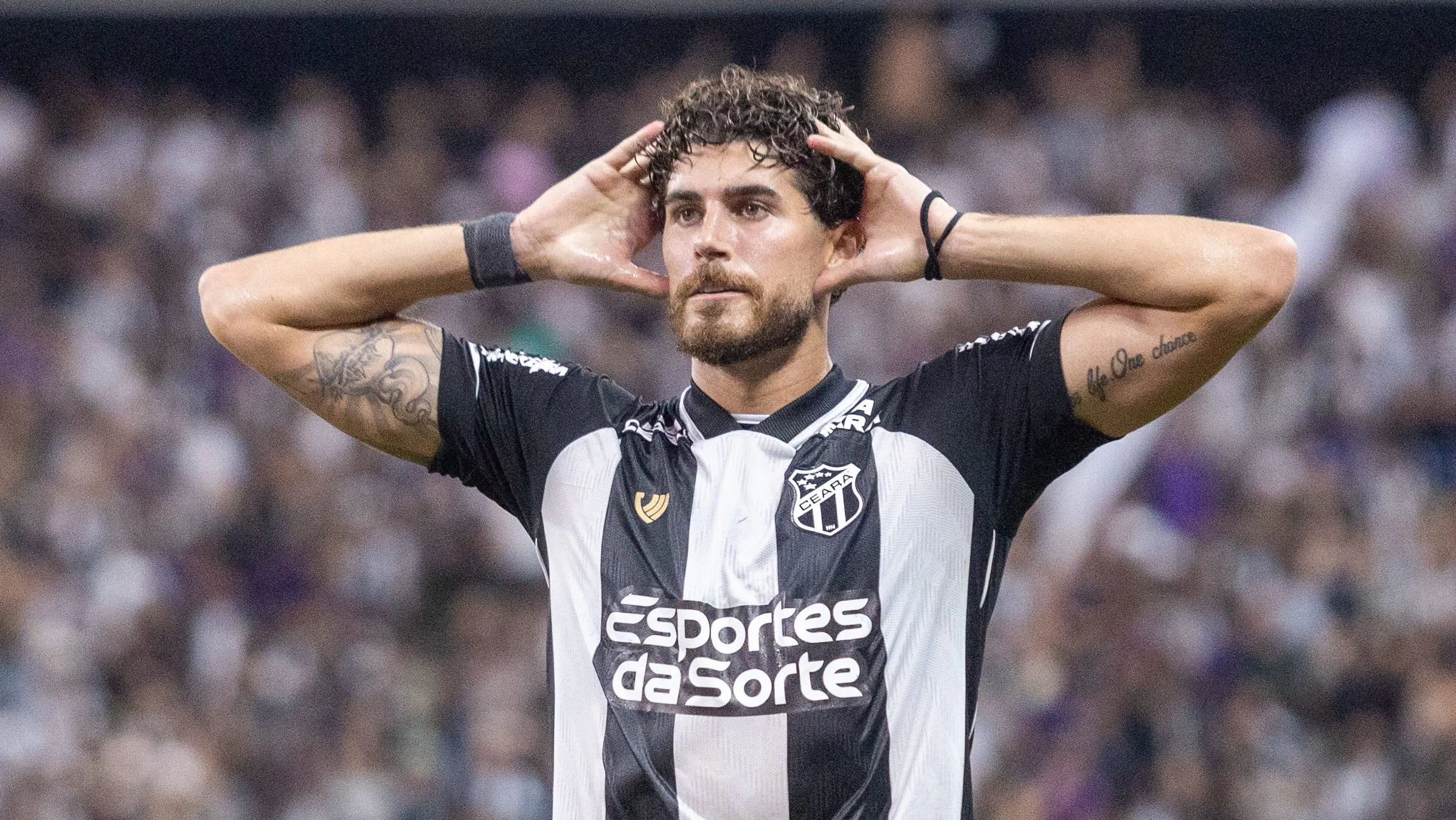 Pedro Raul tem 10 gols na competição - Foto: Lucas Emanuel/AGIF.