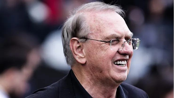 Osmar Stabile, presidente do Timão, fecha acordo milionário.