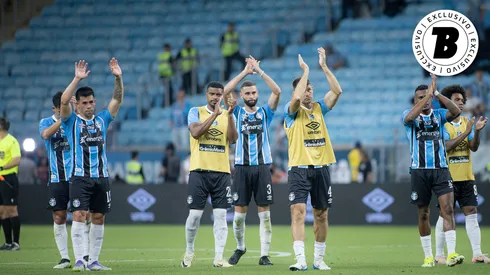 Elenco do Imortal agradecendo a torcida no último jogo na Arena