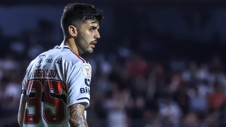SP - SAO PAULO - 19/12/2023 - ARQUIVO LUCAS BERALDO - Foto de arquivo do jogador Lucas Beraldo, atuando pelo Sao Paulo Futebol Clube no estadio do Morumbi. Foto: Marcello Zambrana/AGIF