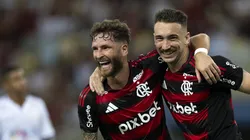 RJ - RIO DE JANEIRO - 22/02/2025 - CARIOCA 2025, FLAMENGO X MARICA - Leo Ortiz jogador do Flamengo comemora seu gol com Leo Pereira jogador da sua equipe durante partida contra o Marica no estadio Maracana pelo campeonato Carioca 2025. Foto: Jorge Rodrigues/AGIF